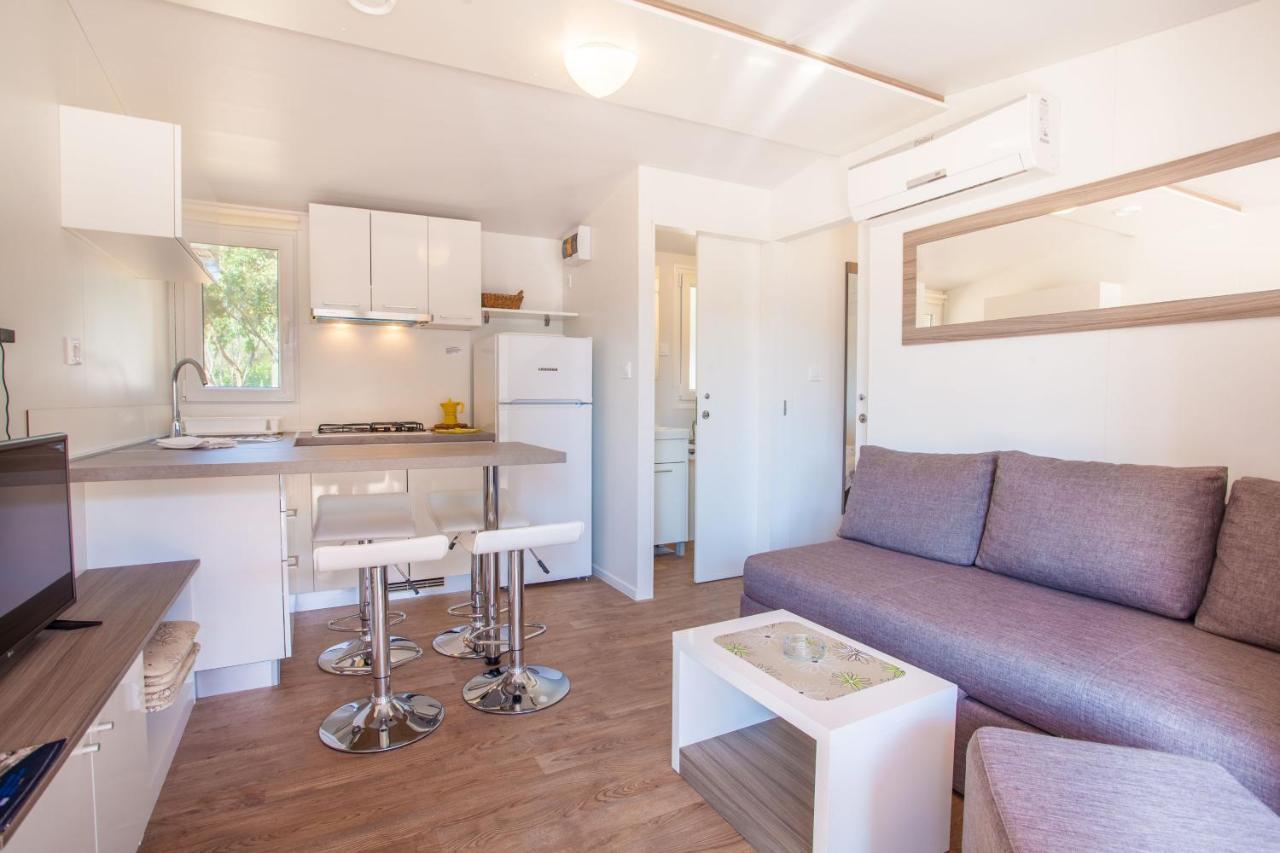 Mobile Homes Delta Marine At Campsite Rapoca Nerezine Eksteriør billede